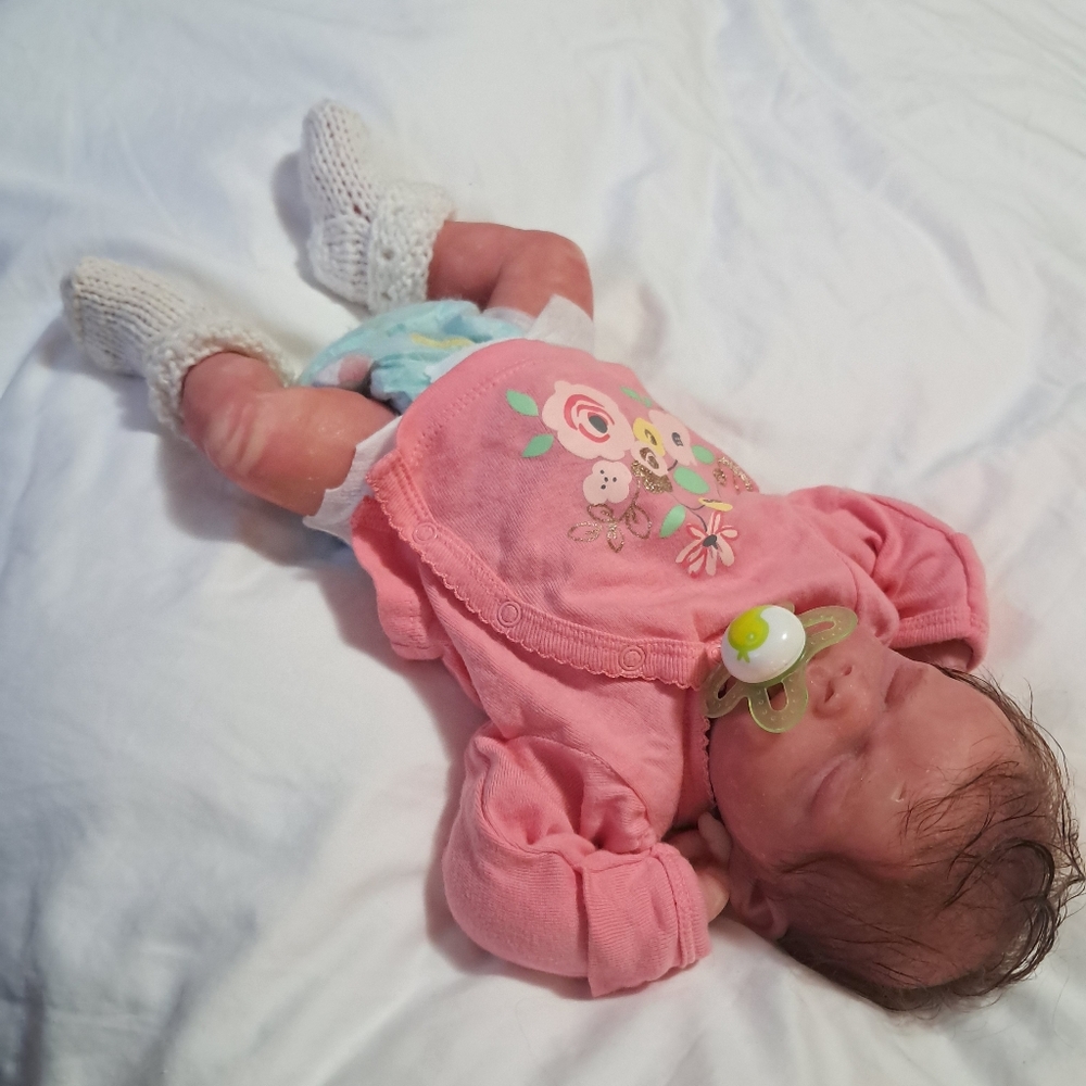 Realistic marshmallow silicone baby girl doll - Picture 4 of 17
